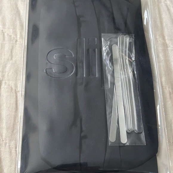 Brand new black slip mask - Picture 2 of 2